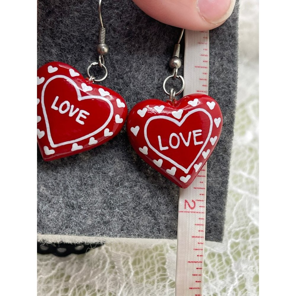 Red / White Lightweight Love Heart Earrings - Picture 8 of 10